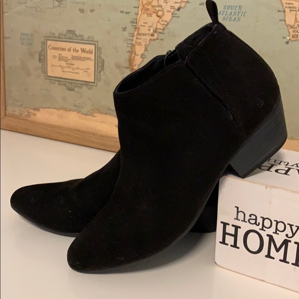 Faux-Leather Ankle Booties (Black - Old Navy)